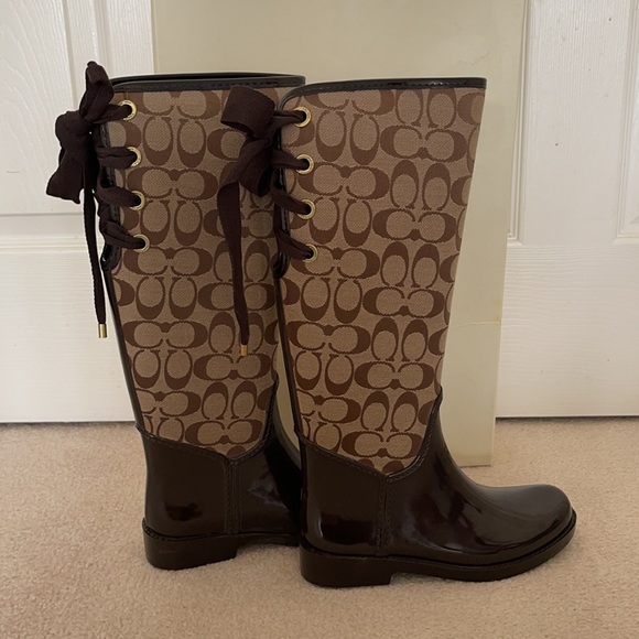 Coach Tristee SPG - Picture 3 of 4